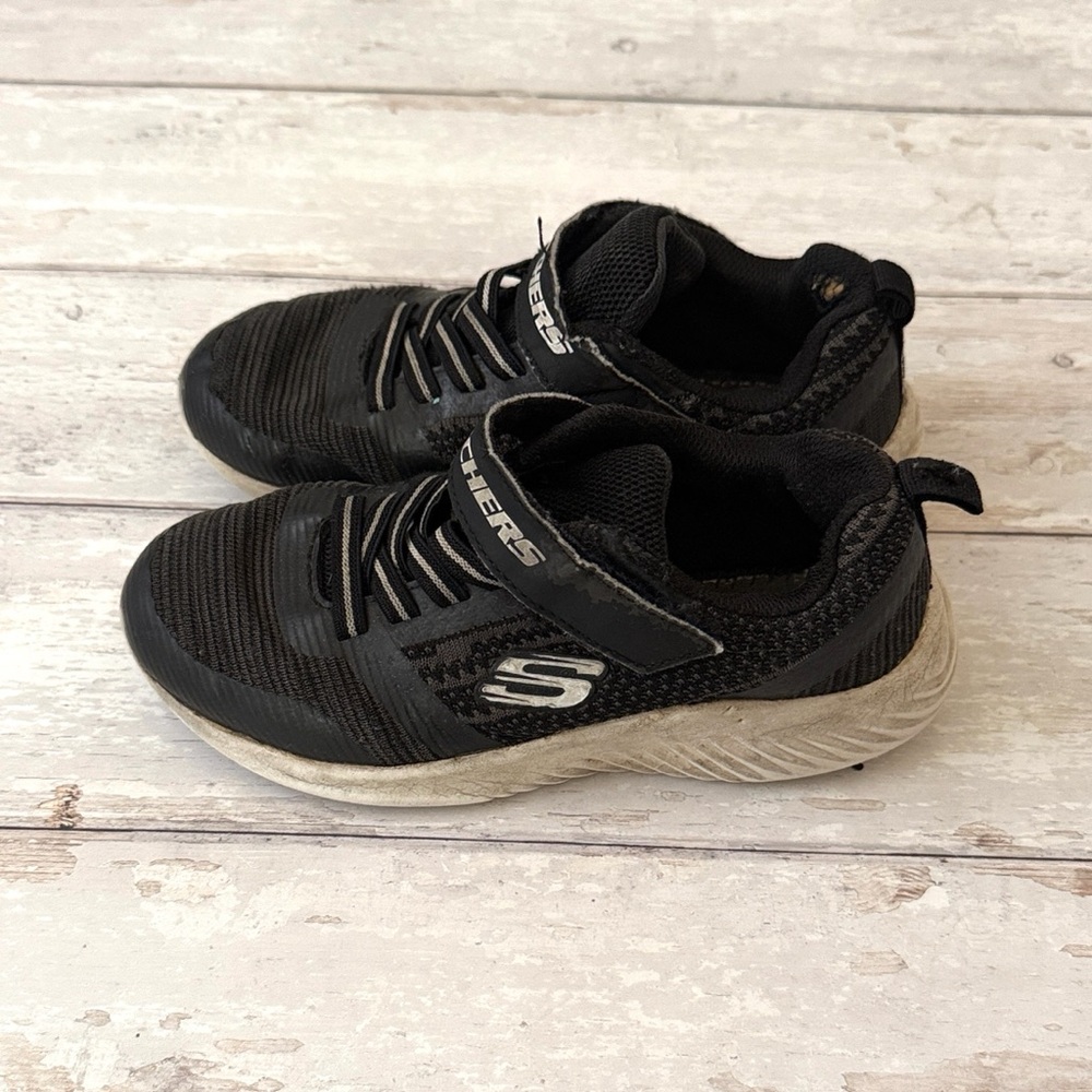 Skechers Boys Size 2 Black Slip On Sneakers Athletic Kids Shoes 9in Soles